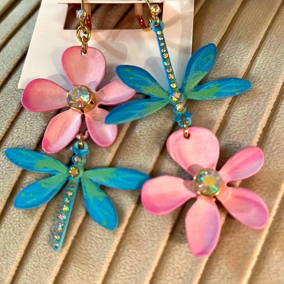 NWT Betsy Johnson Dragonfly Mismatched Earrings - Picture 4 of 9